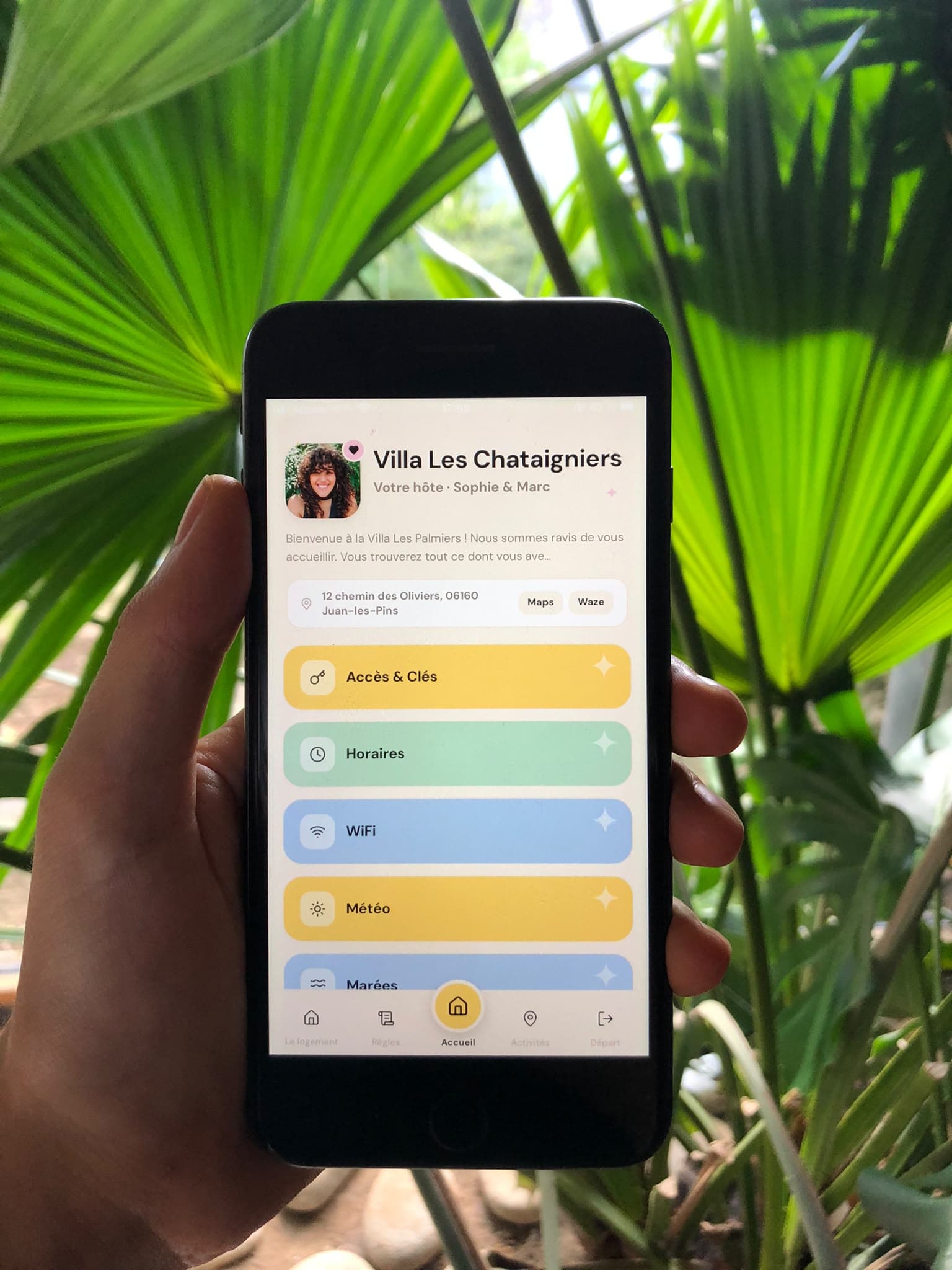 Application mobile développée par BreizhApp, affichée sur un iPhone